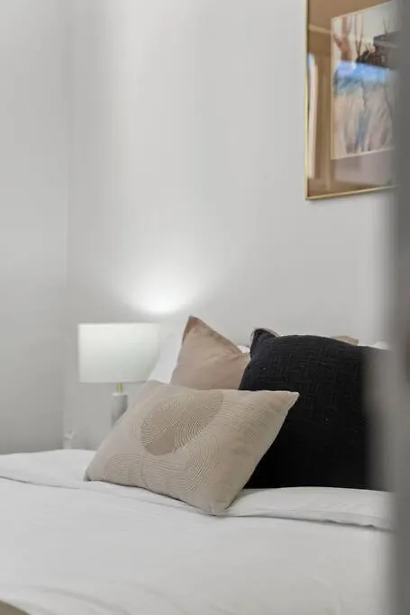 River Torrens Retreat - 2Br, Parking, Wi-Fi Adelaide Apartment
